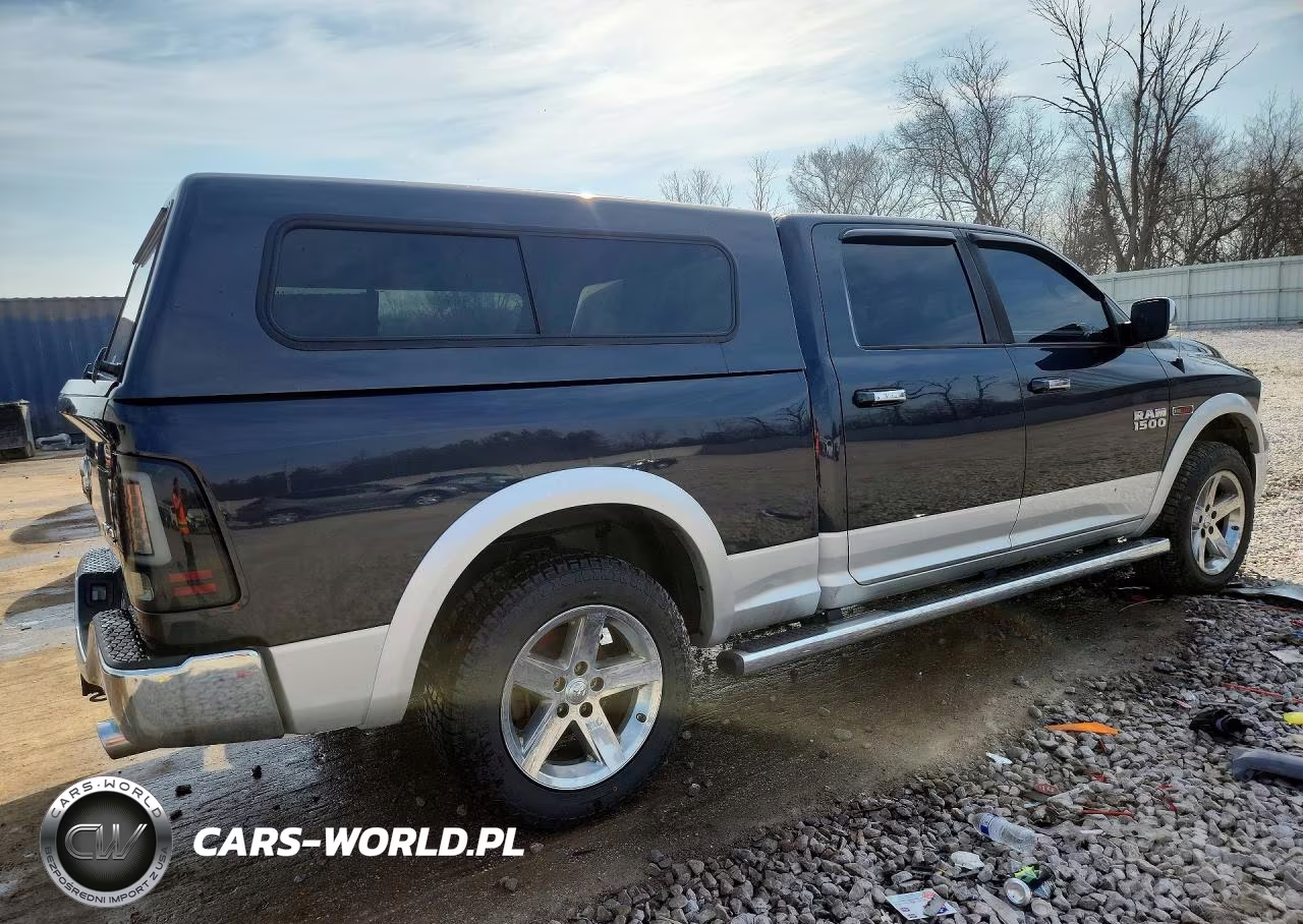2015 Ram 1500 Laramie VIN:1C6RR7VM7FS733586 - 3
