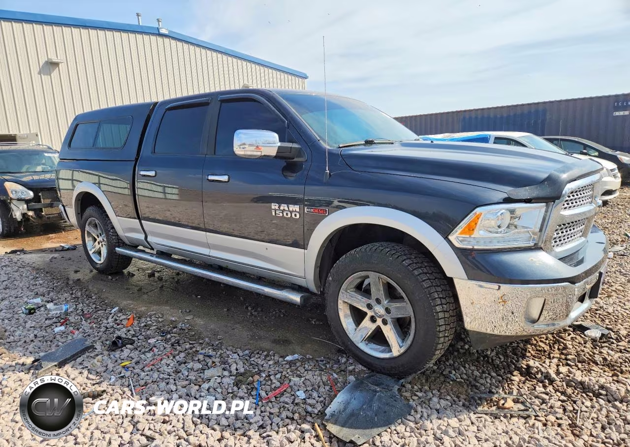 2015 Ram 1500 Laramie VIN:1C6RR7VM7FS733586 - 4