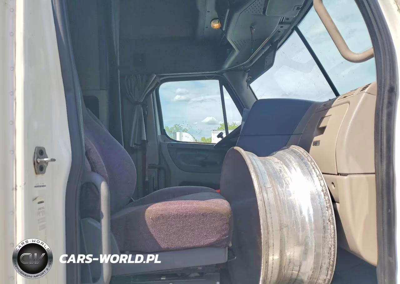 2017 Freightliner Cascadia 125 Semi Truck VIN:3AKGGLDR0HSHY8552 - 5