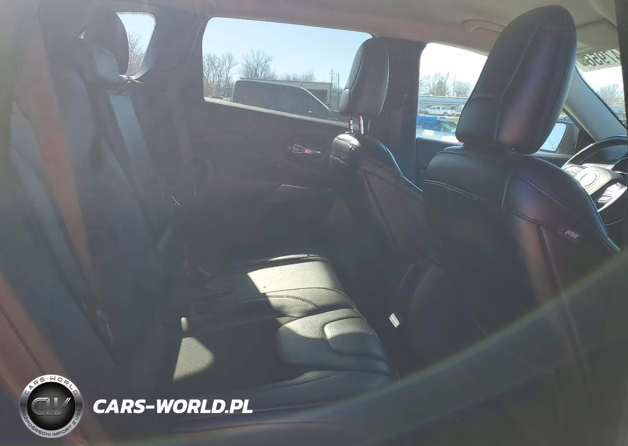 2019 Jeep Cherokee Latitude Plus VIN:1C4PJLLB9KD419924 - 11