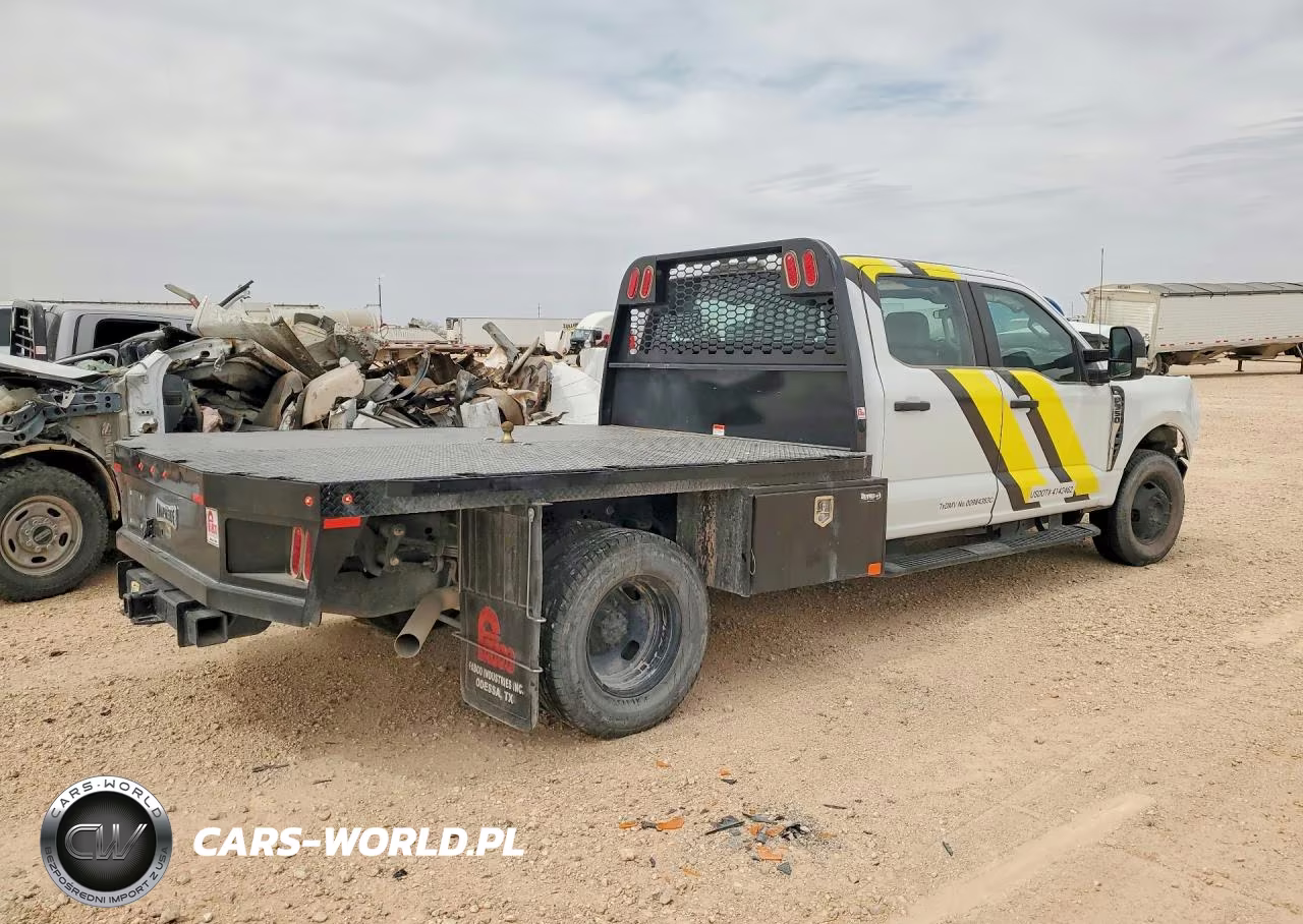 2025 Ford F350 Super Duty Flatbed Truck VIN:1FD8W3HT4SEC33236 - 3