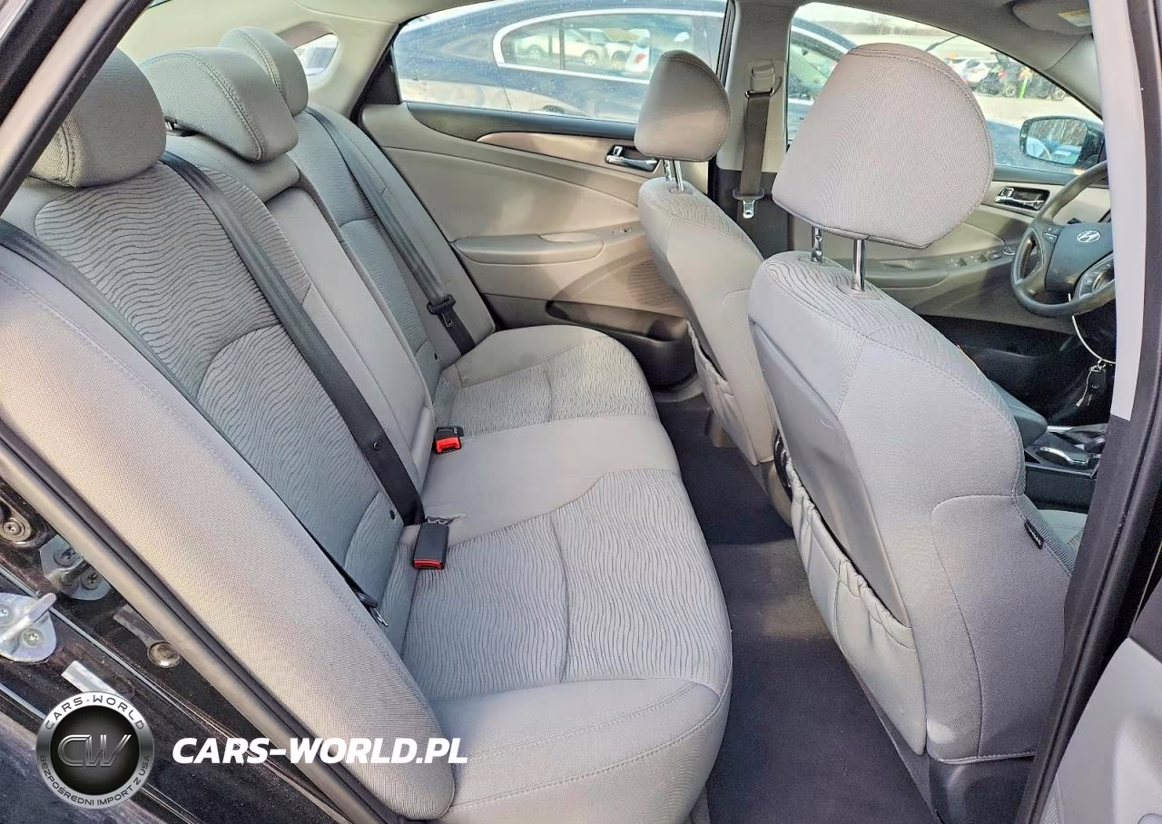 2013 Hyundai Sonata Hybrid Base VIN:KMHEC4A45DA070370 - 10