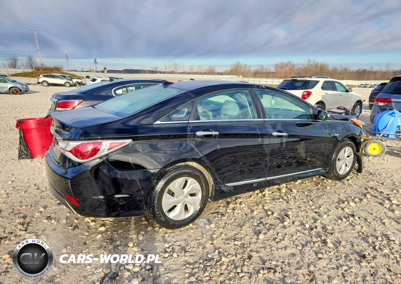 2013 Hyundai Sonata Hybrid Base VIN:KMHEC4A45DA070370 - 3