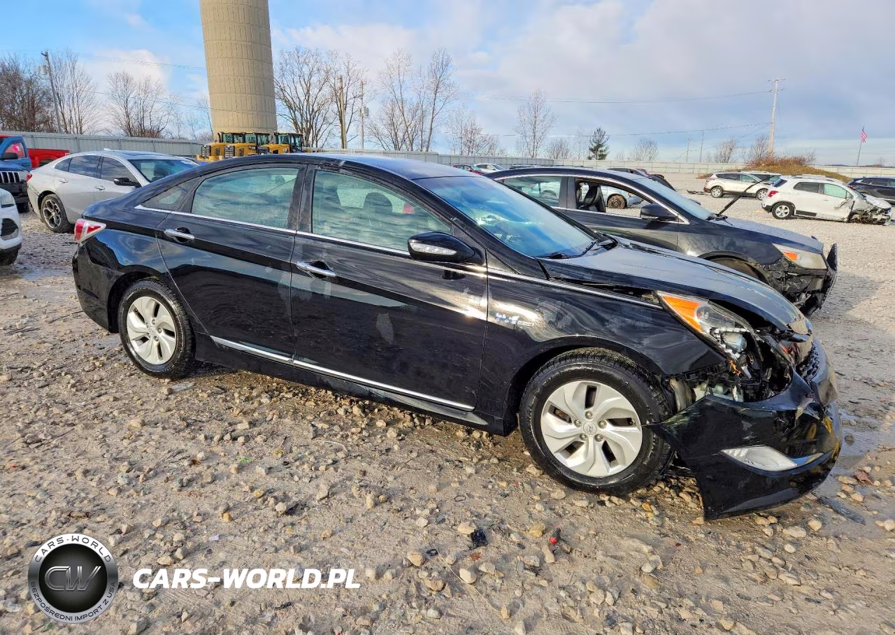 2013 Hyundai Sonata Hybrid Base VIN:KMHEC4A45DA070370 - 4