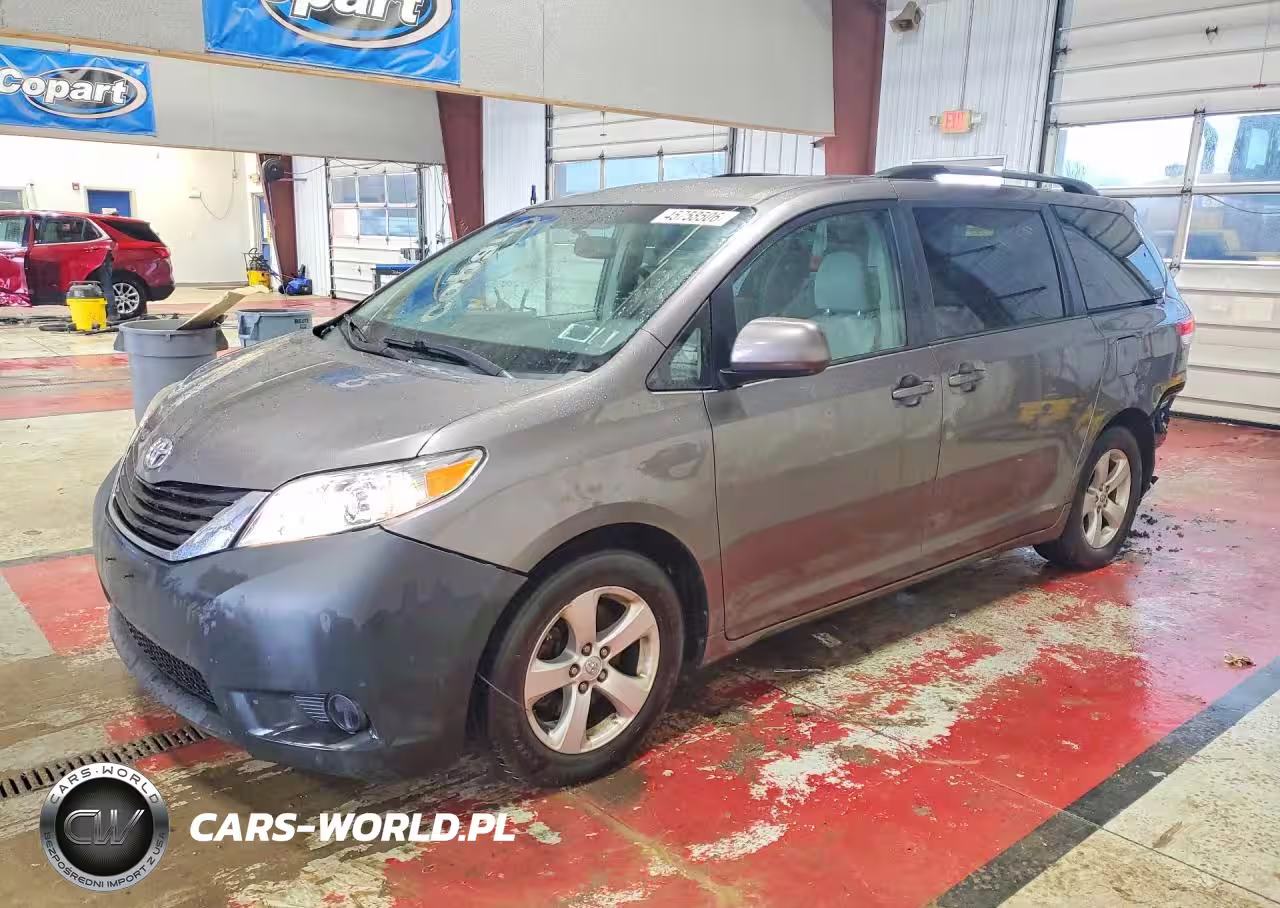 2014 Toyota Sienna Le 8-Passenger