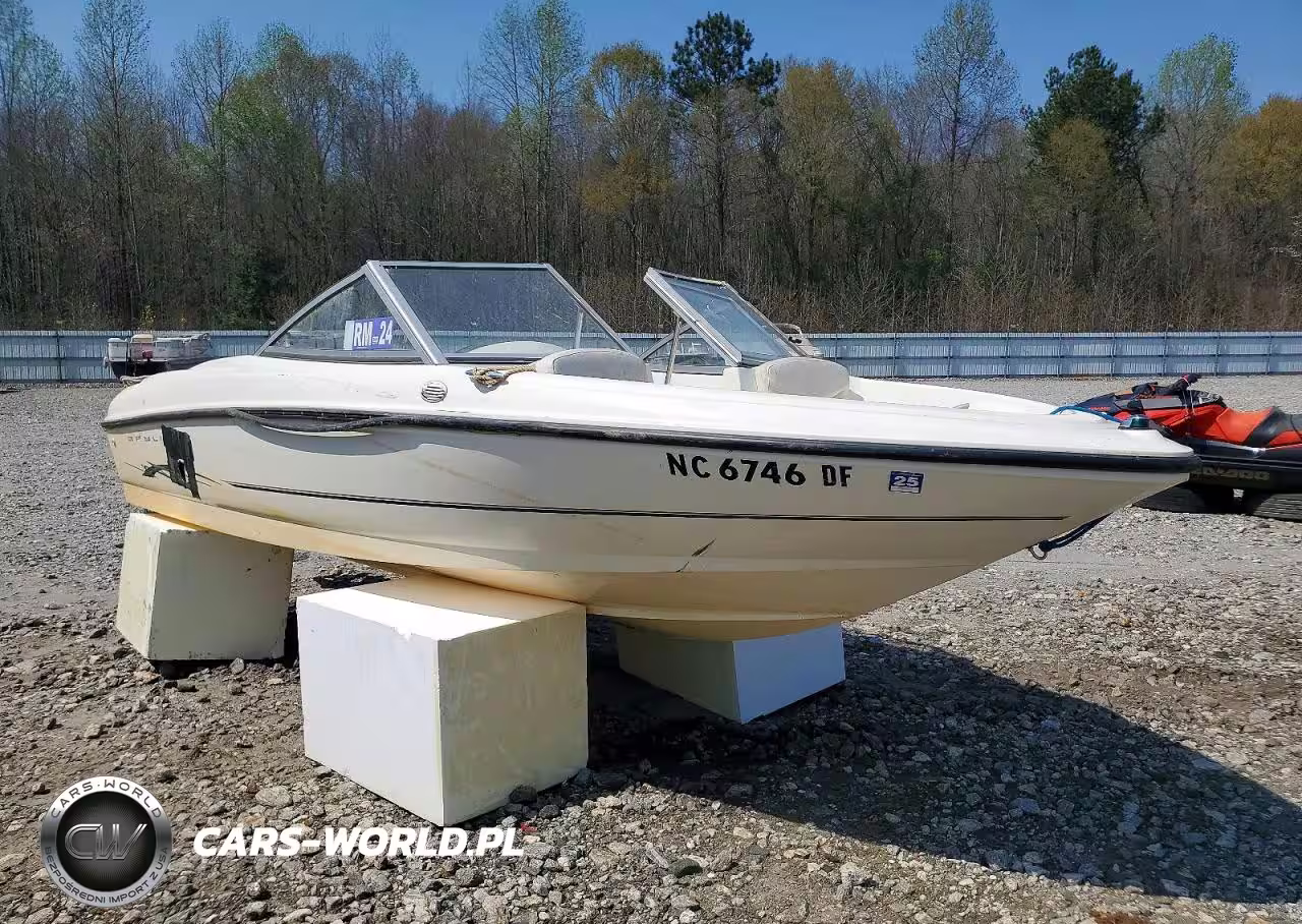 2005 Bayliner Capri - Boat