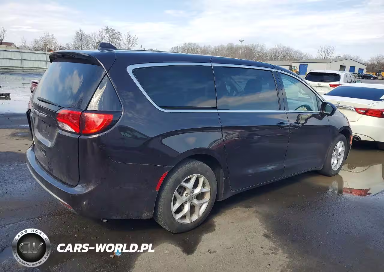 2017 Chrysler Pacifica Touring L VIN:2C4RC1BG9HR788471 - 3