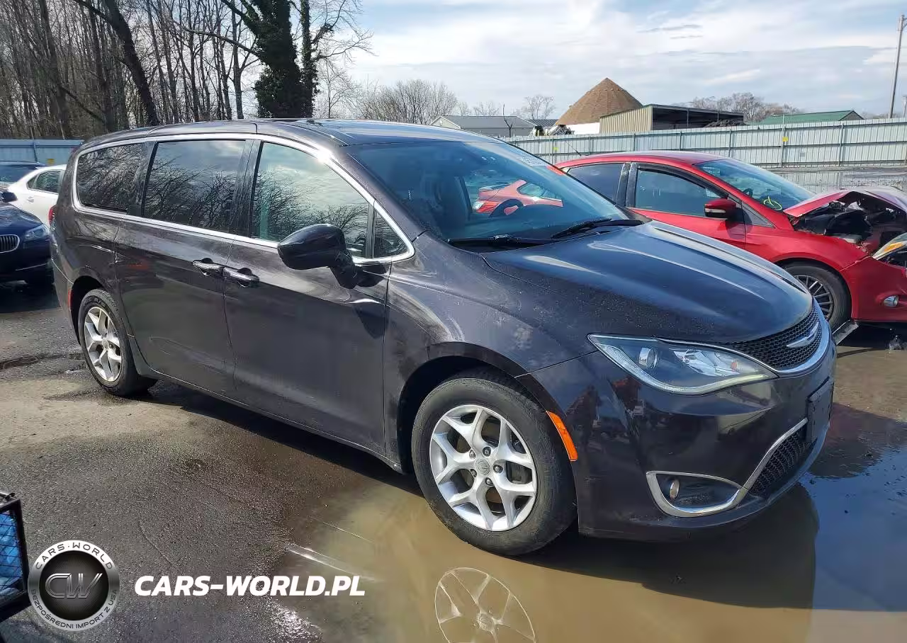 2017 Chrysler Pacifica Touring L VIN:2C4RC1BG9HR788471 - 4