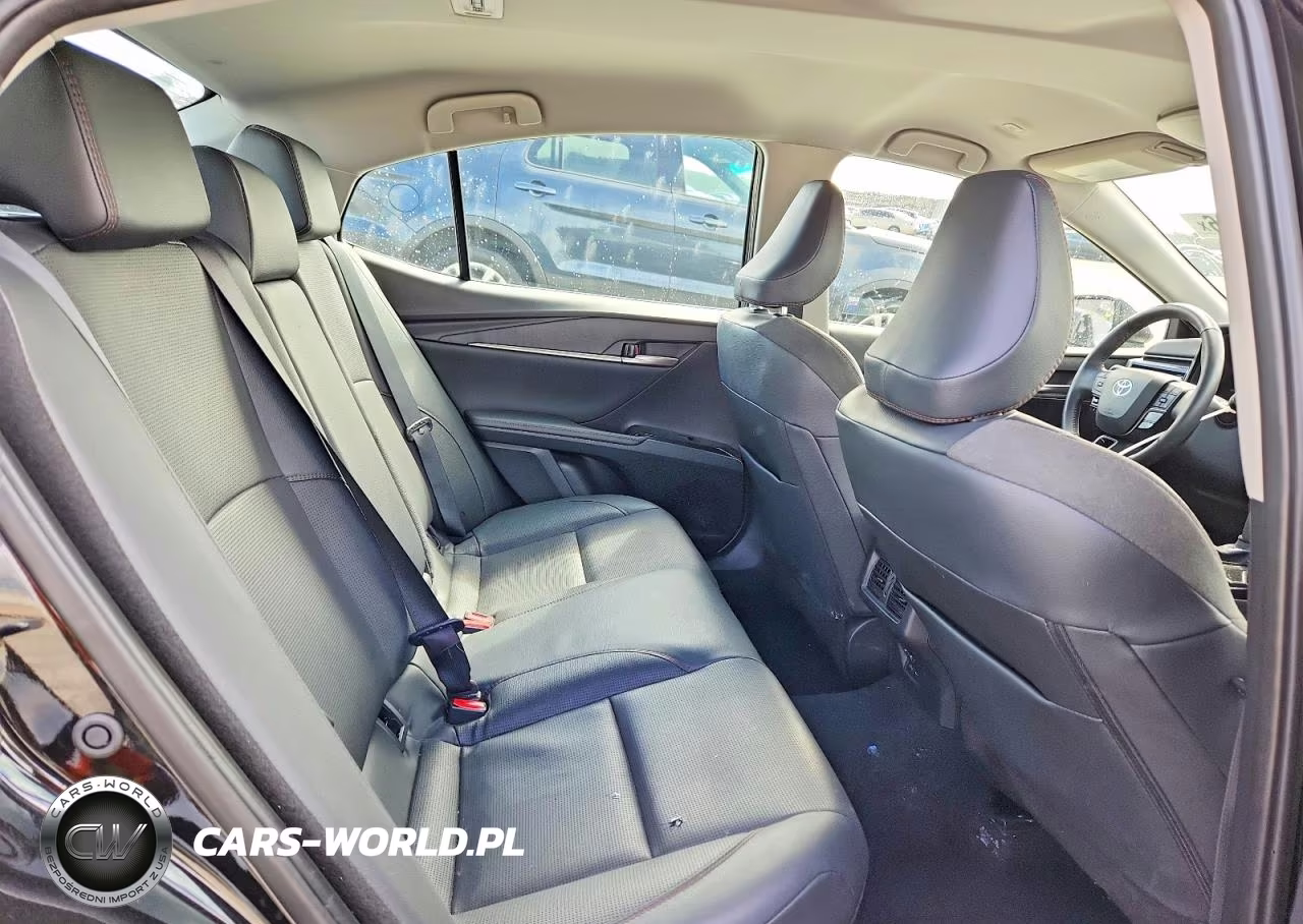 2025 Toyota Camry Xle VIN:4T1DAACK0SU557872 - 10