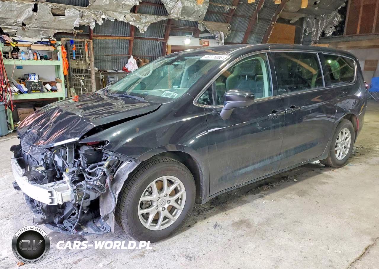 2022 Chrysler Voyager Lx