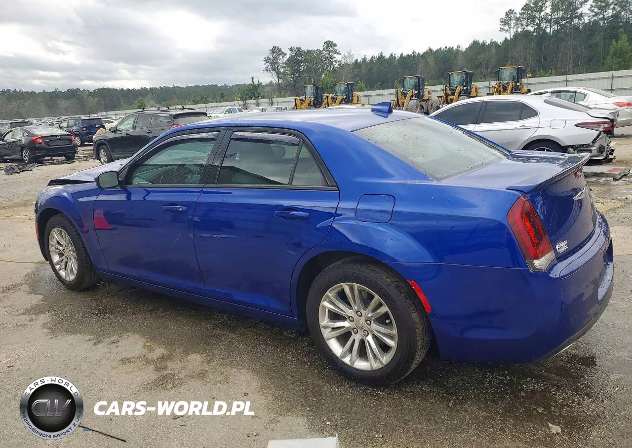 2018 Chrysler 300 Touring VIN:2C3CCAAG0JH293972 - 2