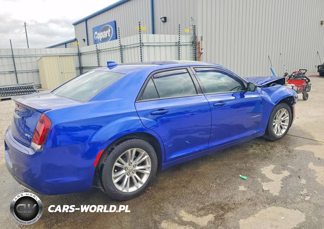 2018 Chrysler 300 Touring VIN:2C3CCAAG0JH293972 - 3