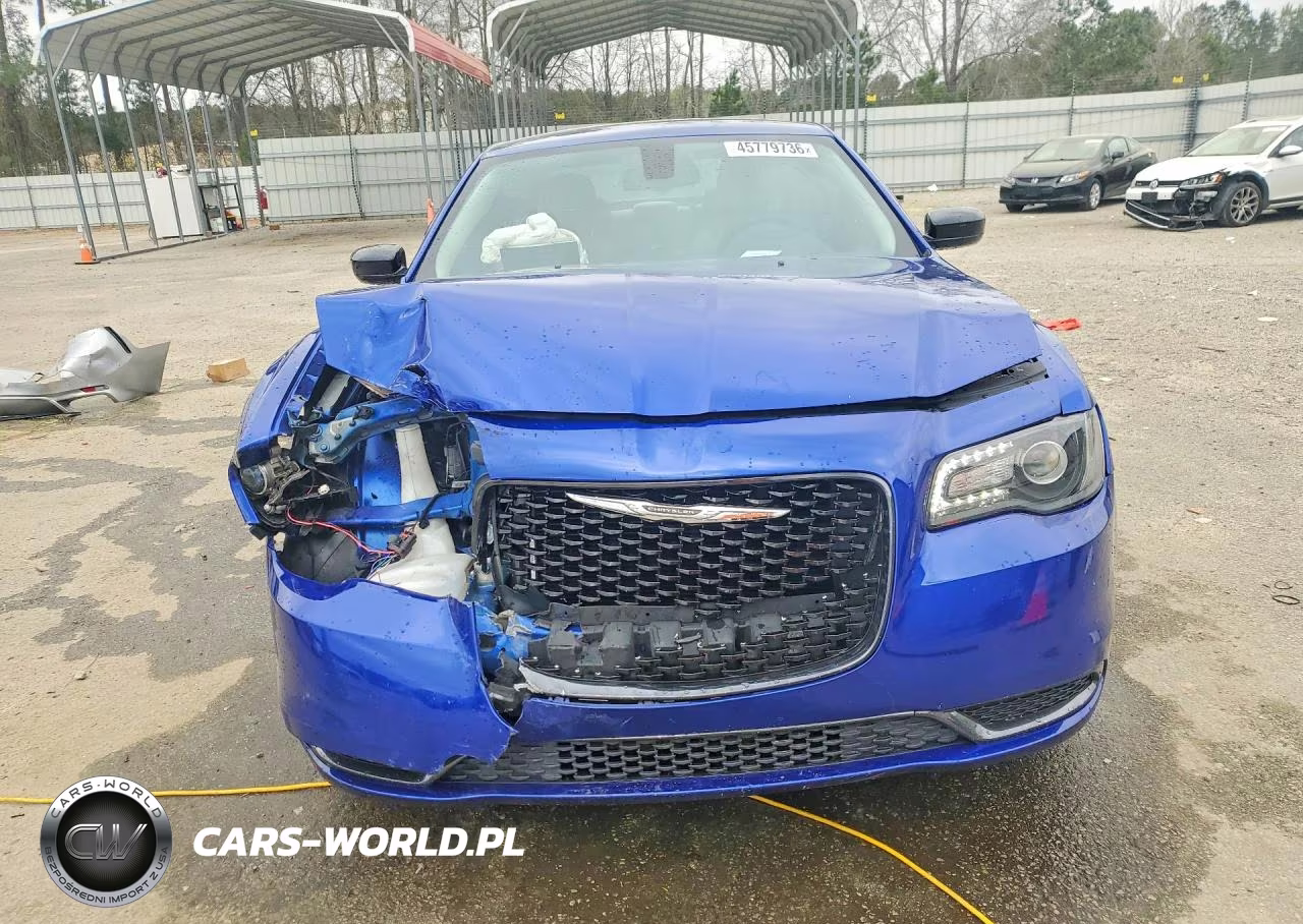2018 Chrysler 300 Touring VIN:2C3CCAAG0JH293972 - 5