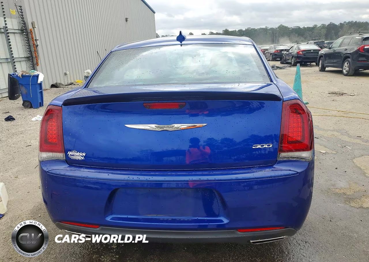 2018 Chrysler 300 Touring VIN:2C3CCAAG0JH293972 - 6