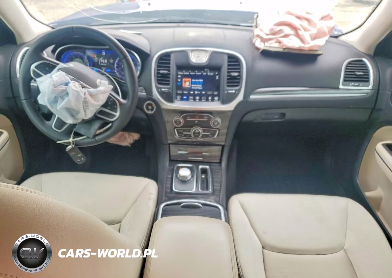 2018 Chrysler 300 Touring VIN:2C3CCAAG0JH293972 - 8