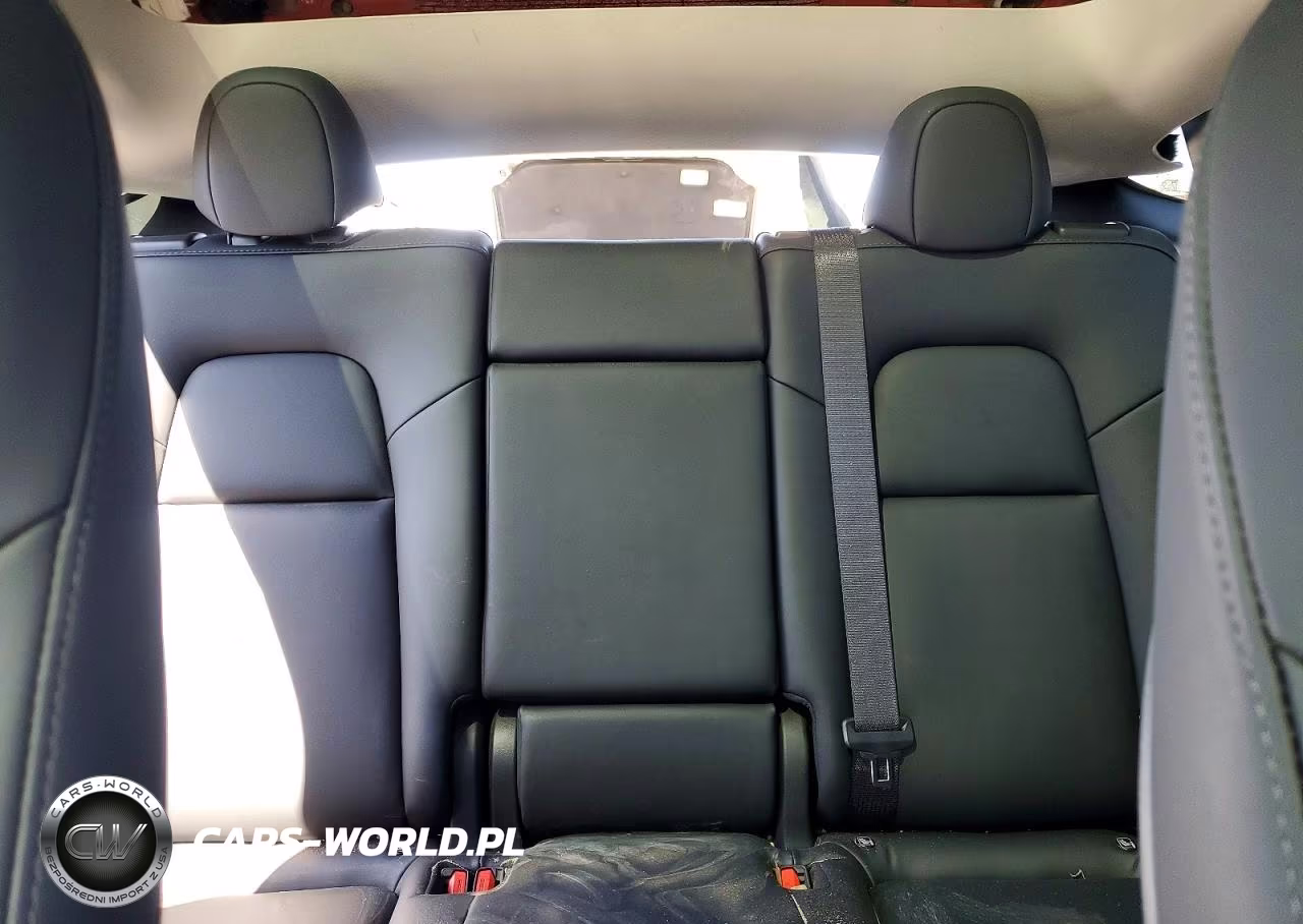 2022 Tesla Model Y VIN:7SAYGDEE7NA019602 - 10