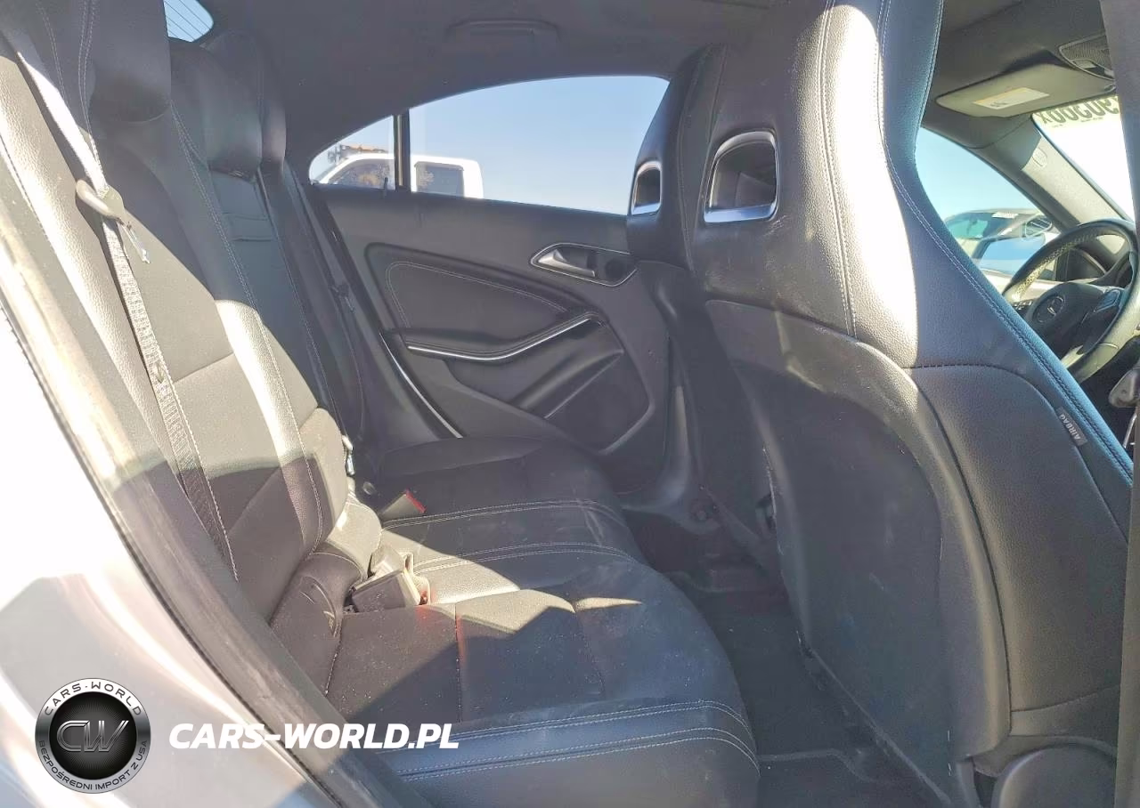 2018 Mercedes-Benz Cla 250 VIN:WDDSJ4EB4JN557477 - 10