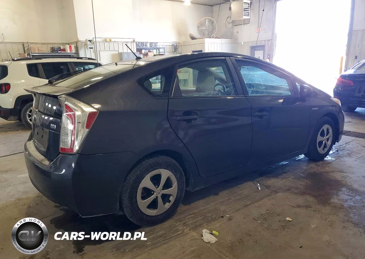 2013 Toyota Prius Two VIN:JTDKN3DU9D1636862 - 3