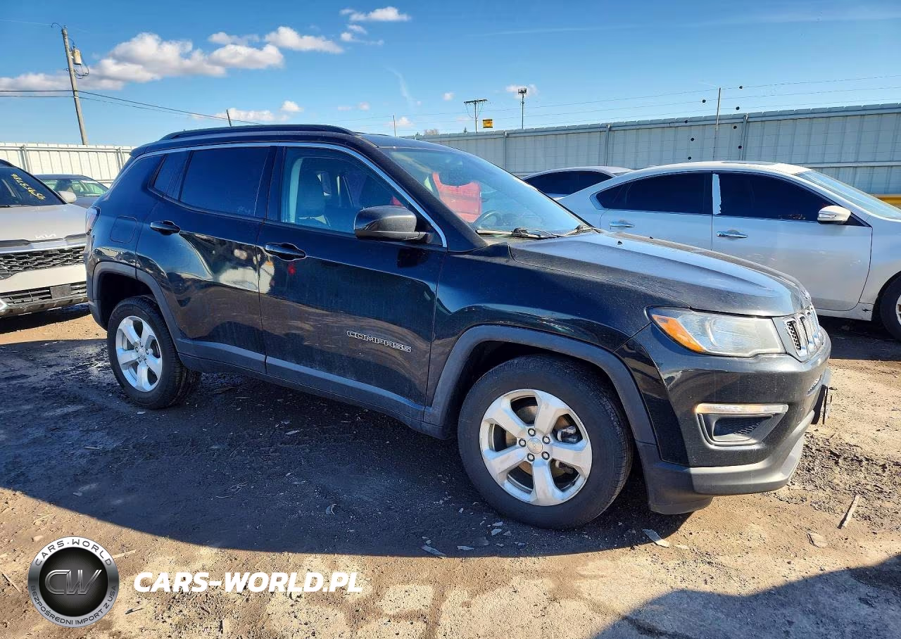 2018 Jeep Compass Latitude VIN:3C4NJDBB3JT270966 - 4