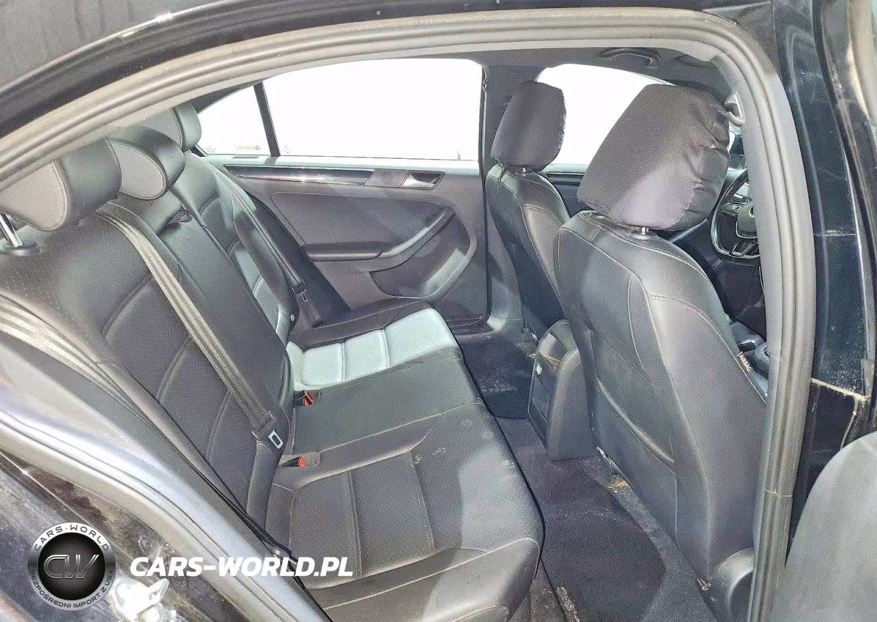 2018 Volkswagen Jetta Sport VIN:3VWD17AJ0JM240790 - 10
