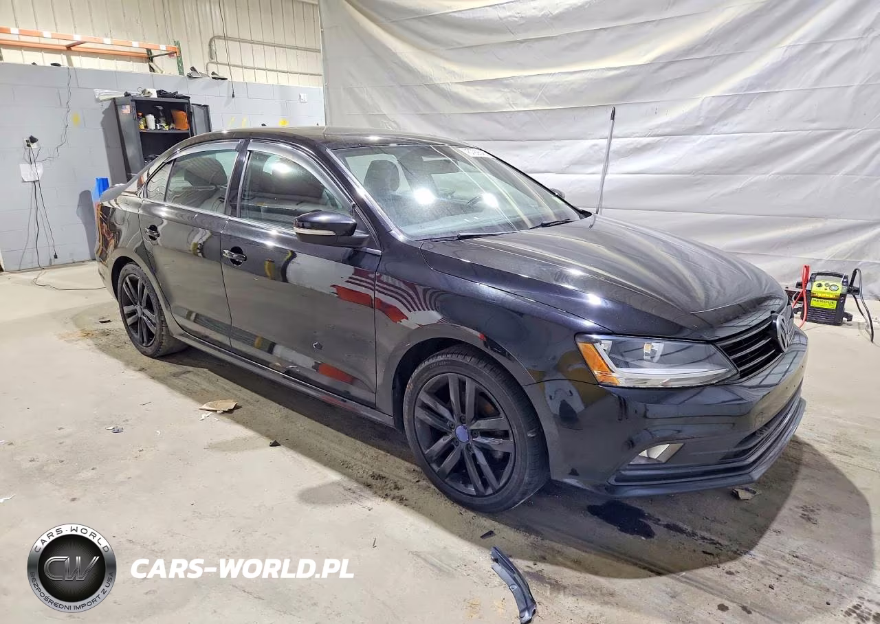 2018 Volkswagen Jetta Sport VIN:3VWD17AJ0JM240790 - 4