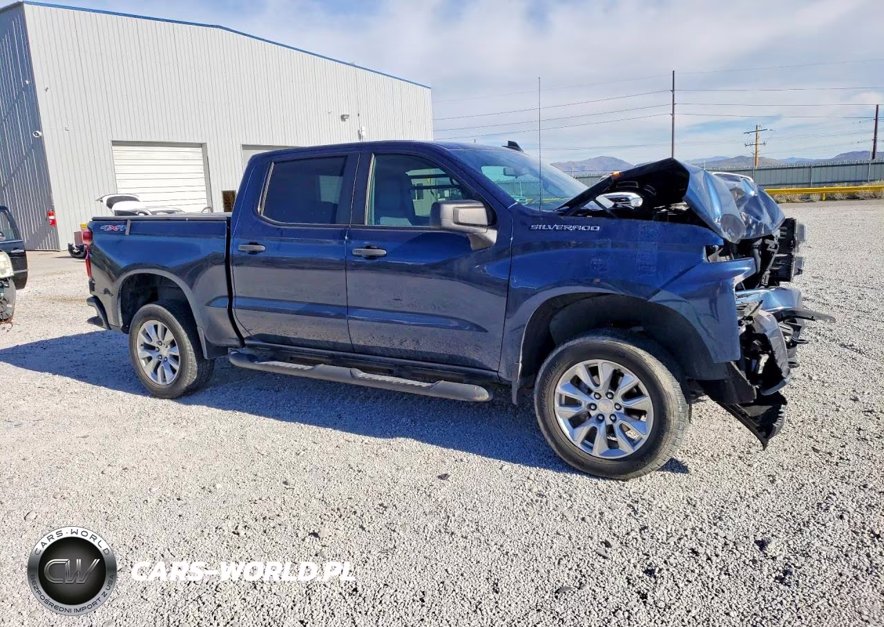 2021 Chevrolet Silverado K1500 Custom VIN:1GCUYBEF0MZ105058 - 4