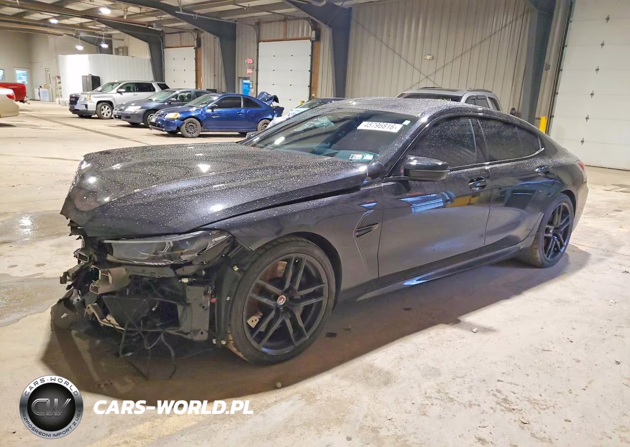 2023 BMW M8