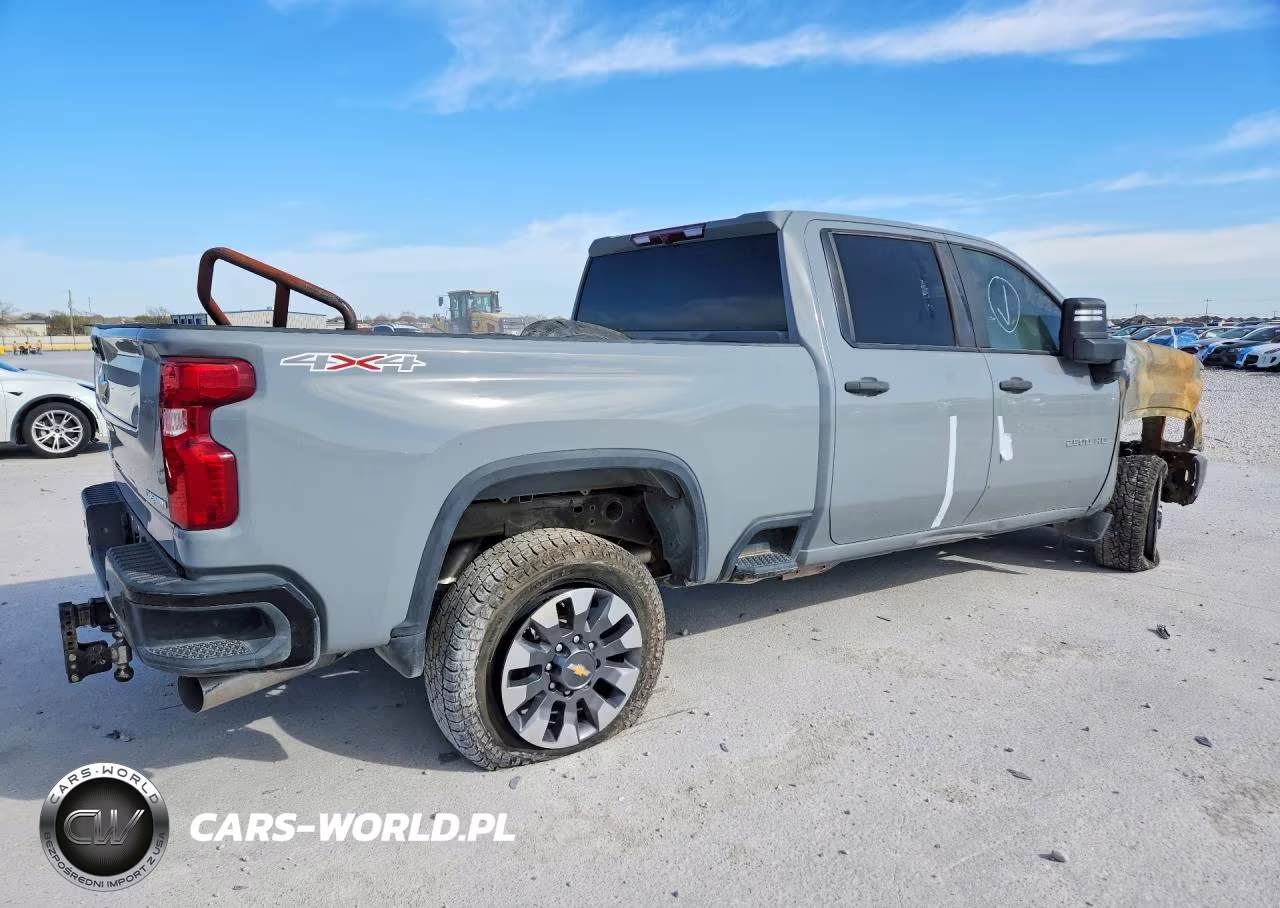 2024 Chevrolet Silverado K2500 Custom VIN:1GC4YMEY6RF311877 - 3