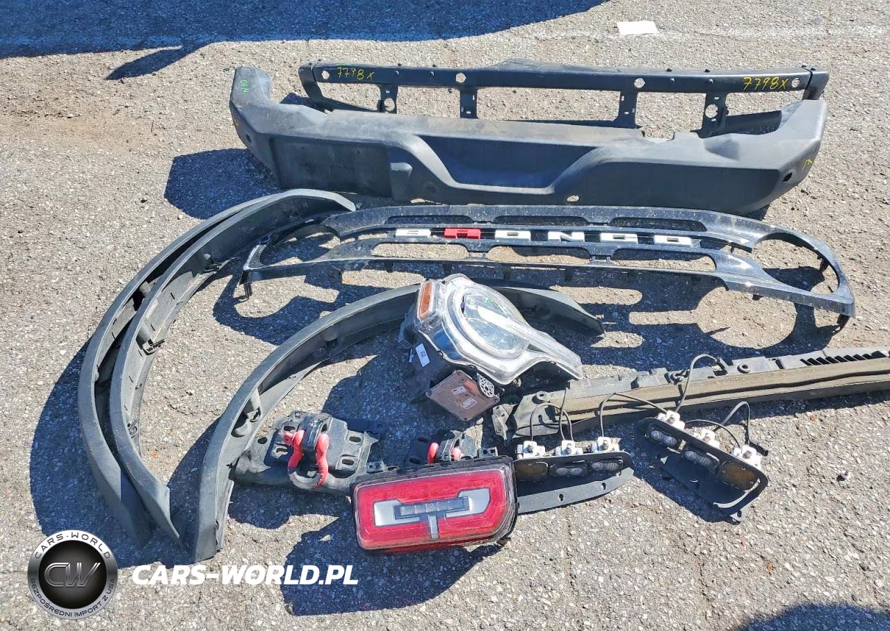 2023 Ford Bronco Base VIN:1FMEE5DP6PLB70315 - 13
