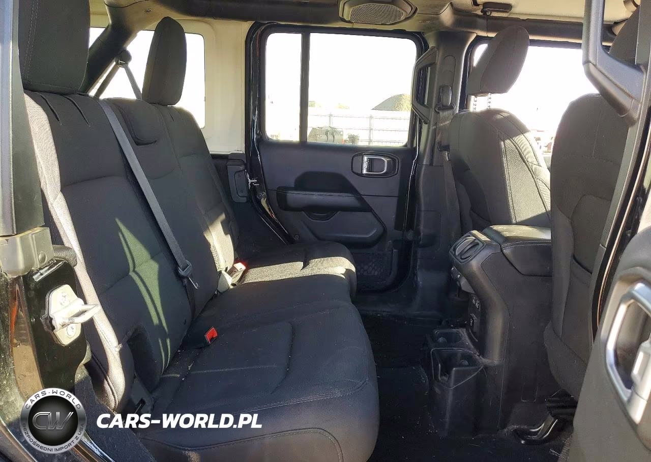 2019 Jeep Wrangler Unlimited Sahara VIN:1C4HJXEN9KW514913 - 10