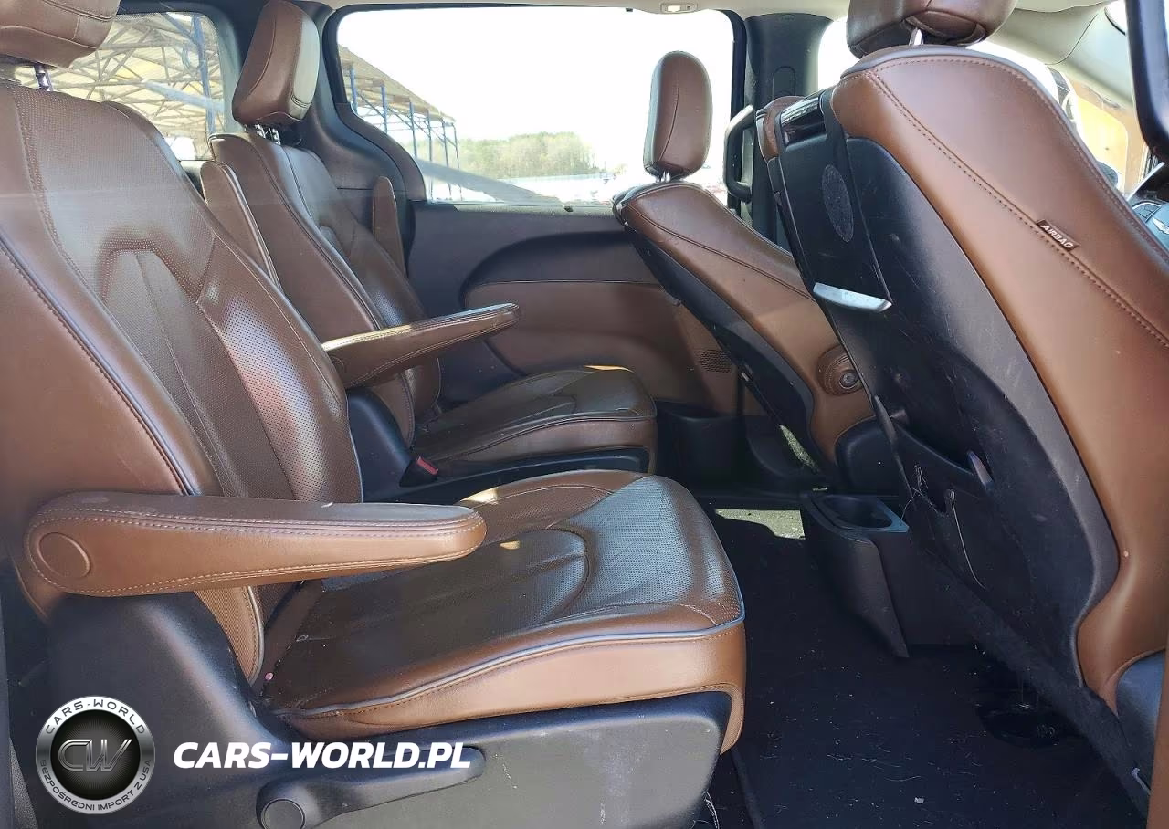 2019 Chrysler Pacifica Hybrid Limited VIN:2C4RC1N72KR645509 - 10