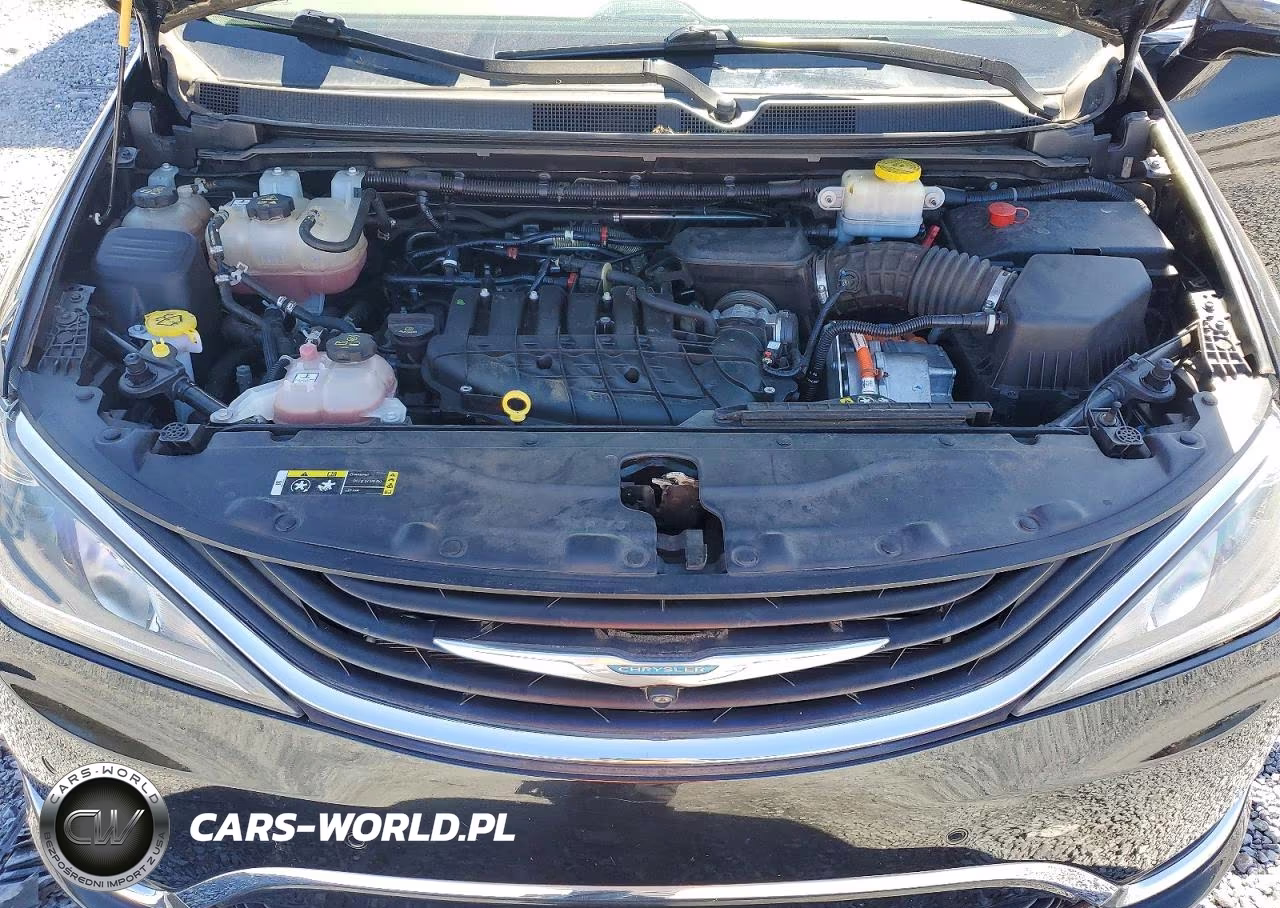 2019 Chrysler Pacifica Hybrid Limited VIN:2C4RC1N72KR645509 - 11