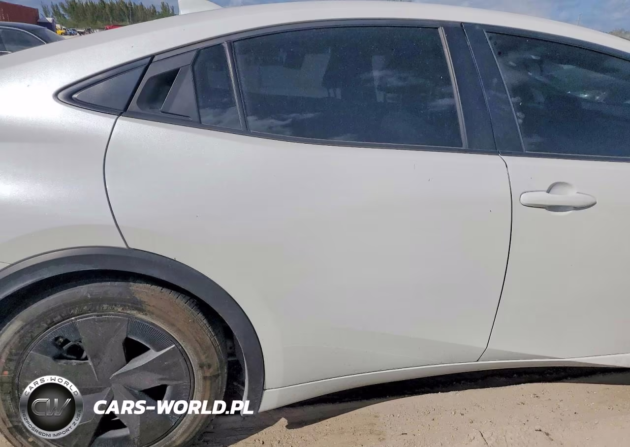 2024 Toyota Prius Le VIN:JTDACAAU2R3044807 - 10