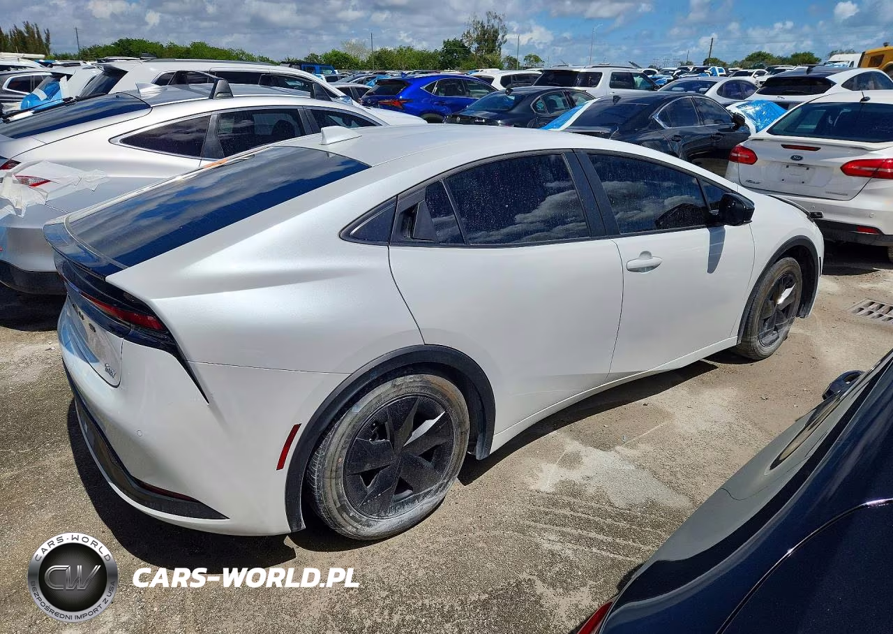 2024 Toyota Prius Le VIN:JTDACAAU2R3044807 - 3