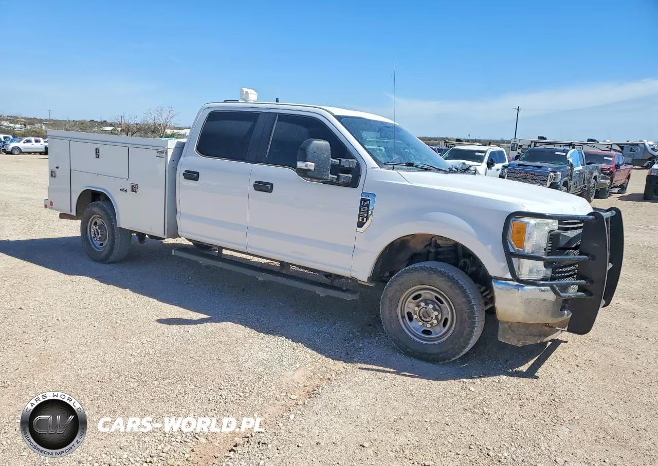 2017 Ford F250 Super Duty Utility - Service Truck VIN:1FT7W2B68HEE97825 - 4