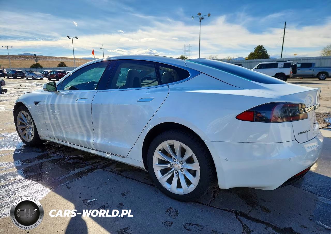 2016 Tesla Model S VIN:5YJSA1E27GF164945 - 2