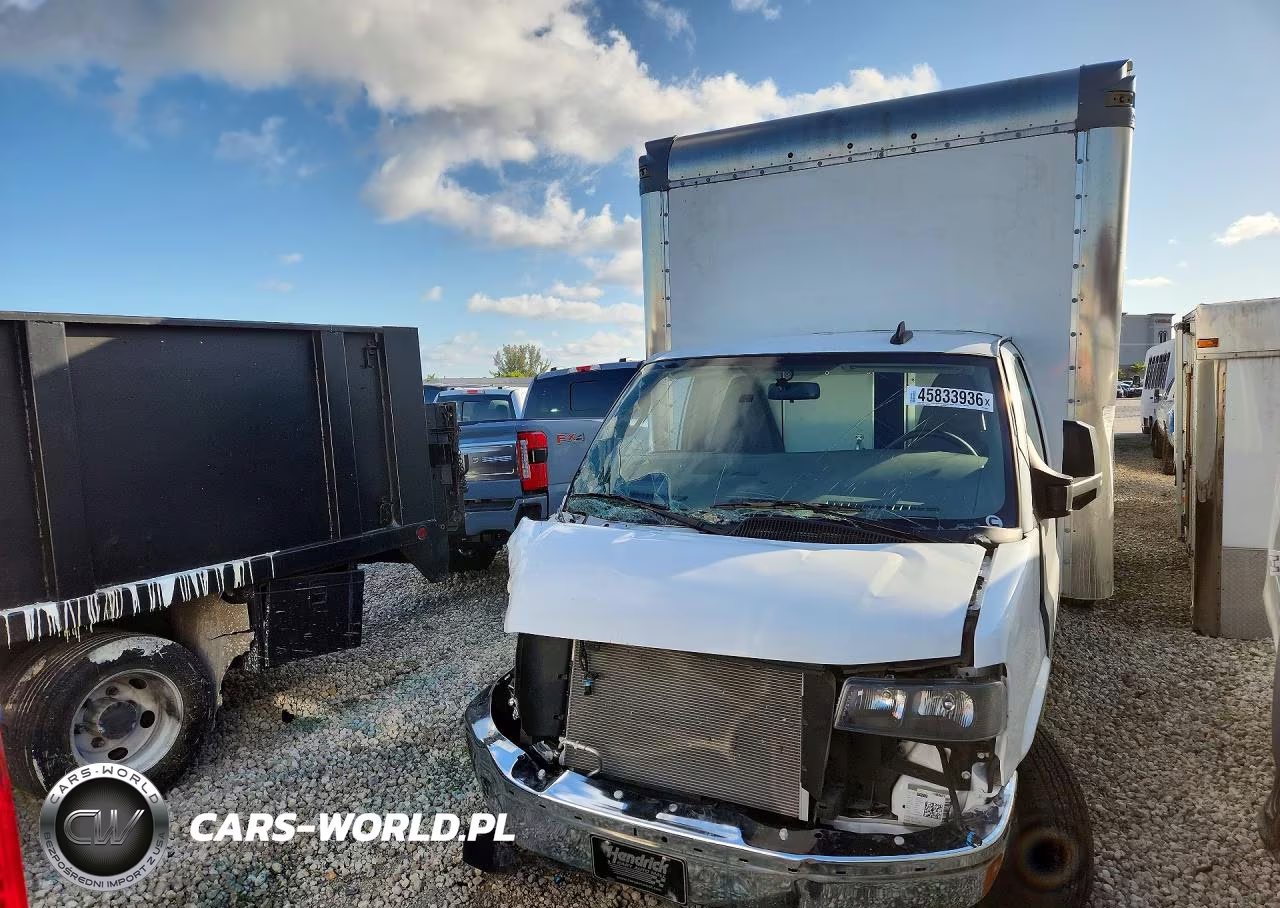 2025 GMC Savana Box Truck