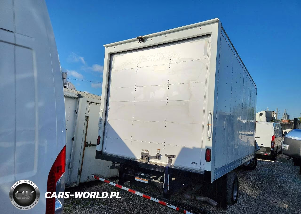2025 GMC Savana Box Truck VIN:7GZ37TC79SN000283 - 3