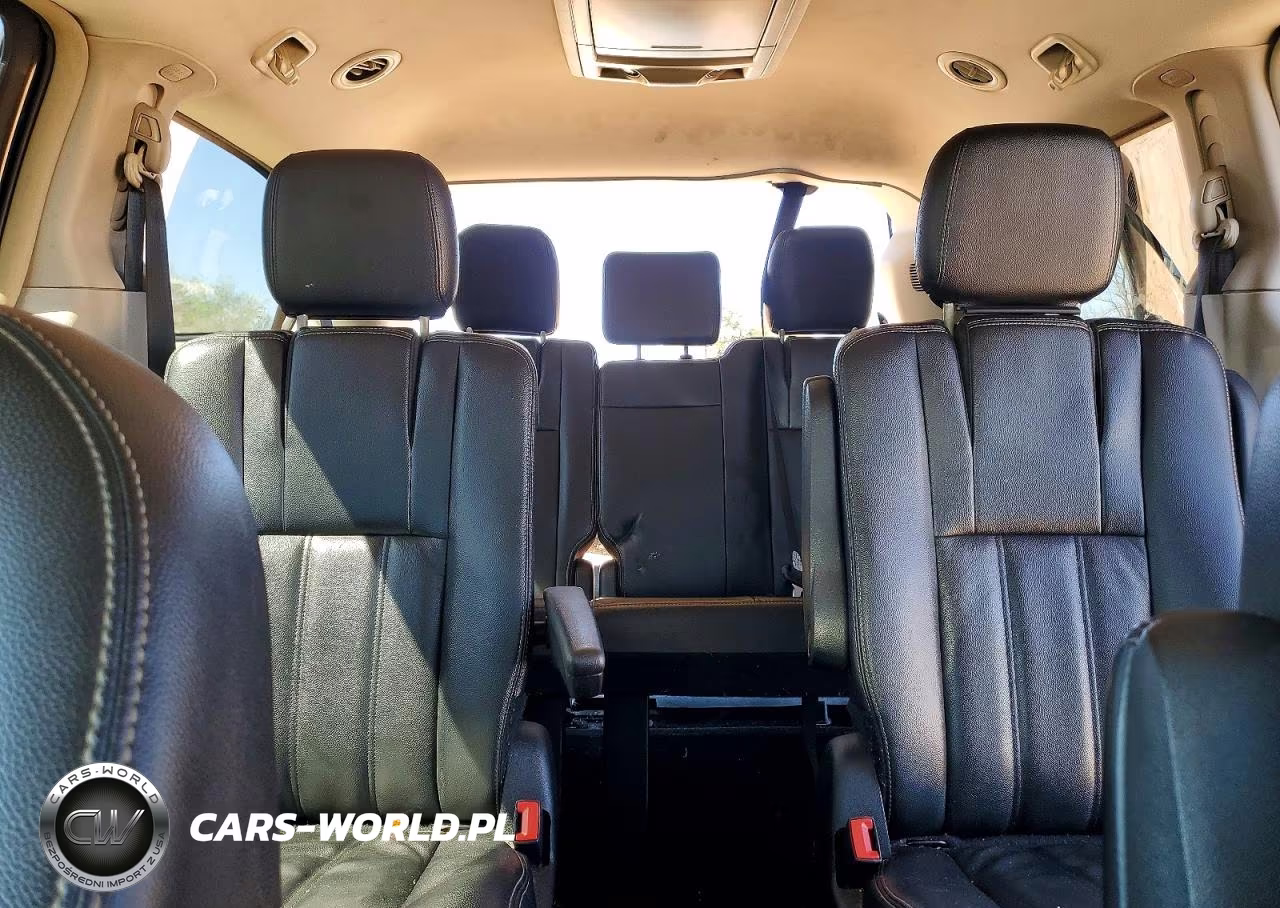 2015 Chrysler Town & Country Lx VIN:2C4RC1AG4FR677504 - 10