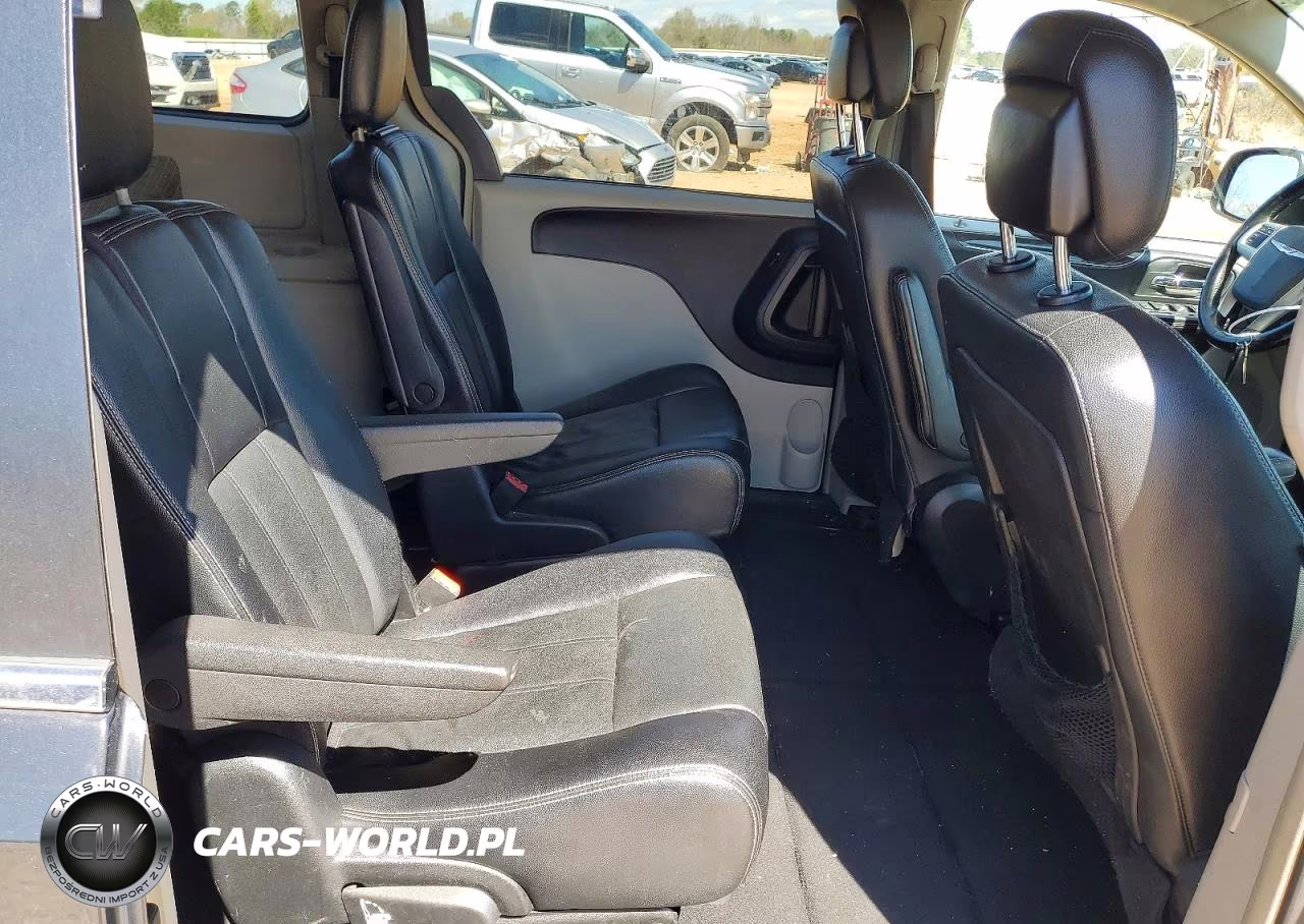 2015 Chrysler Town & Country Lx VIN:2C4RC1AG4FR677504 - 11