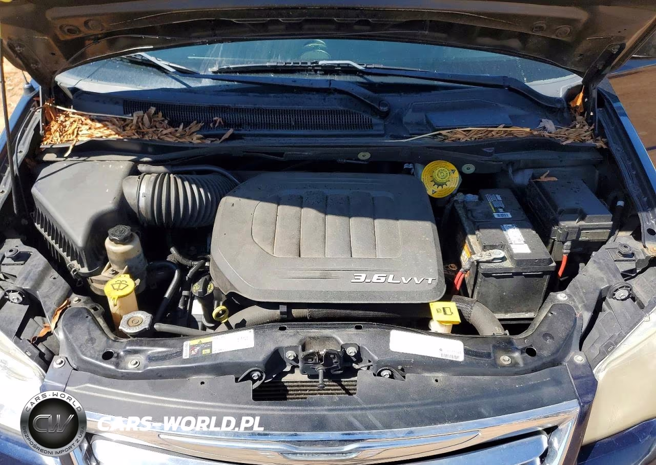 2015 Chrysler Town & Country Lx VIN:2C4RC1AG4FR677504 - 12