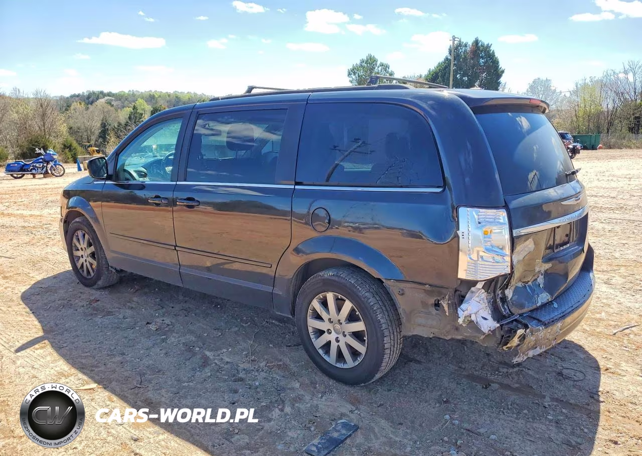 2015 Chrysler Town & Country Lx VIN:2C4RC1AG4FR677504 - 2