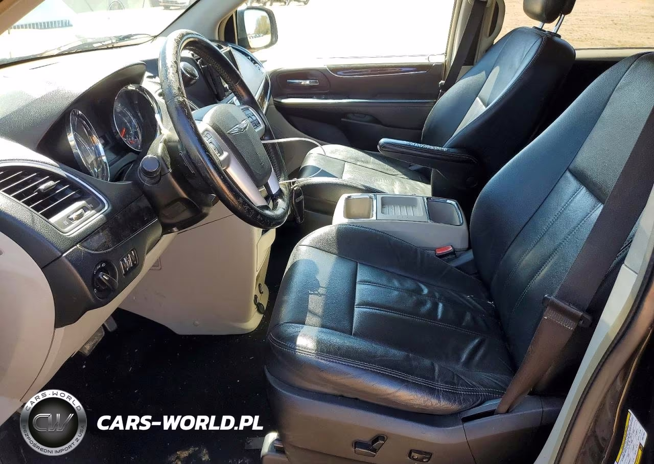 2015 Chrysler Town & Country Lx VIN:2C4RC1AG4FR677504 - 7