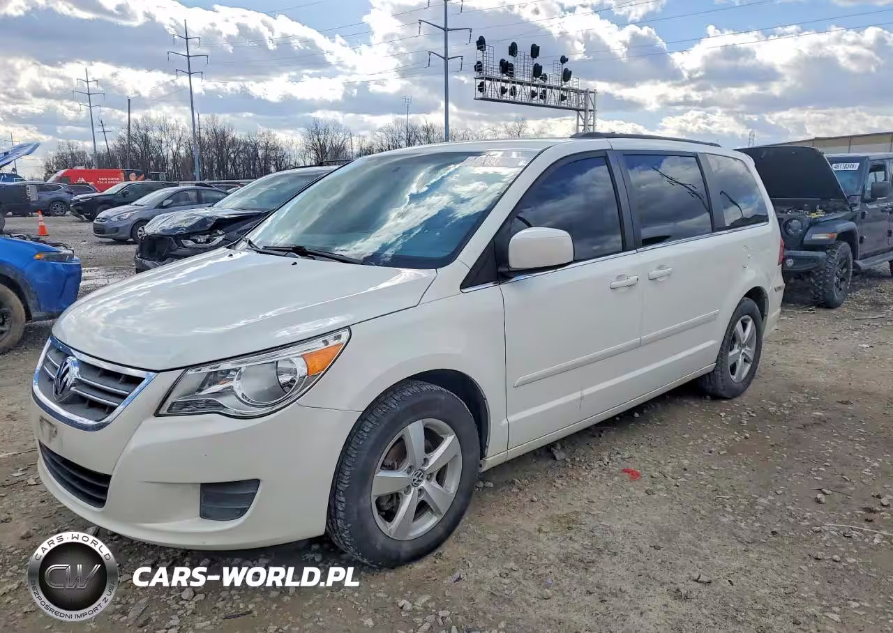 2011 Volkswagen Routan Se