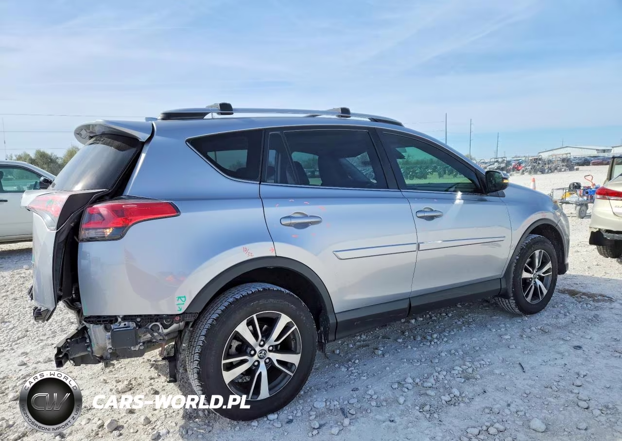 2018 Toyota Rav4 Xle VIN:JTMWFREV7JD126299 - 3