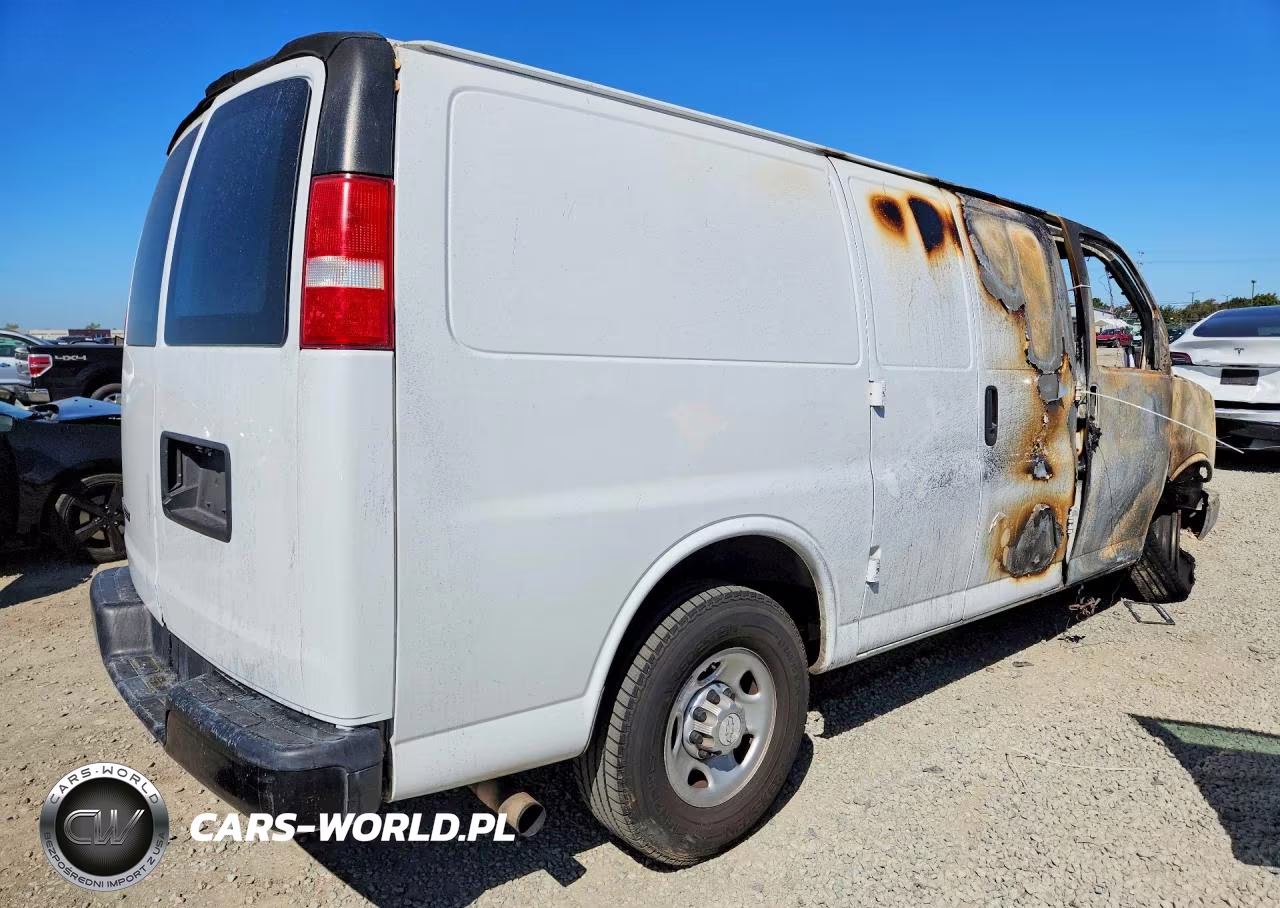 2018 Chevrolet Express G2500 Utility - Service Van VIN:1GCWGAFP3J1279410 - 3