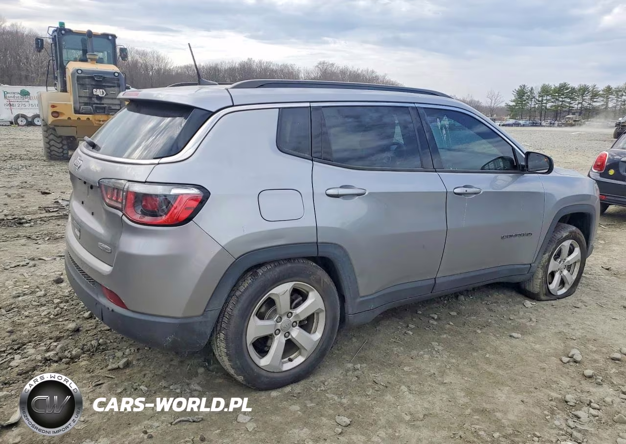 2018 Jeep Compass Latitude VIN:3C4NJDBB3JT264973 - 3
