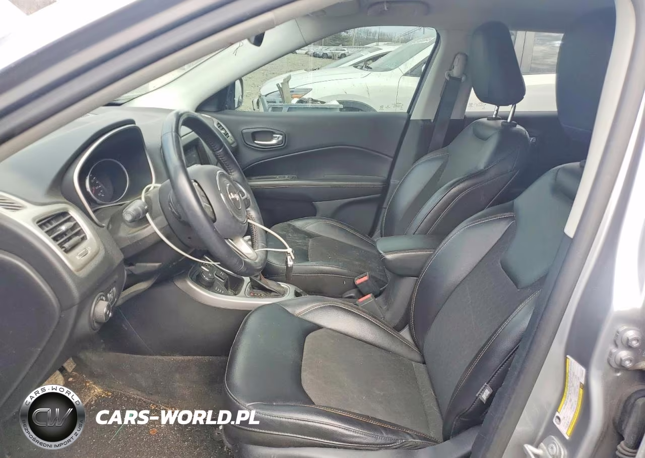2018 Jeep Compass Latitude VIN:3C4NJDBB3JT264973 - 7