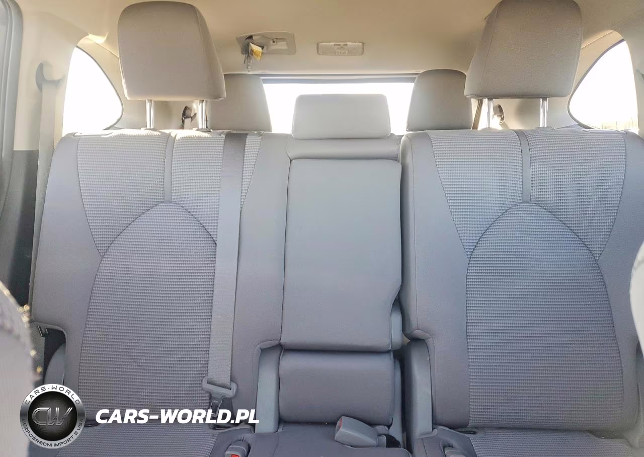 2021 Toyota Highlander Le VIN:5TDBZRBHXMS091755 - 10