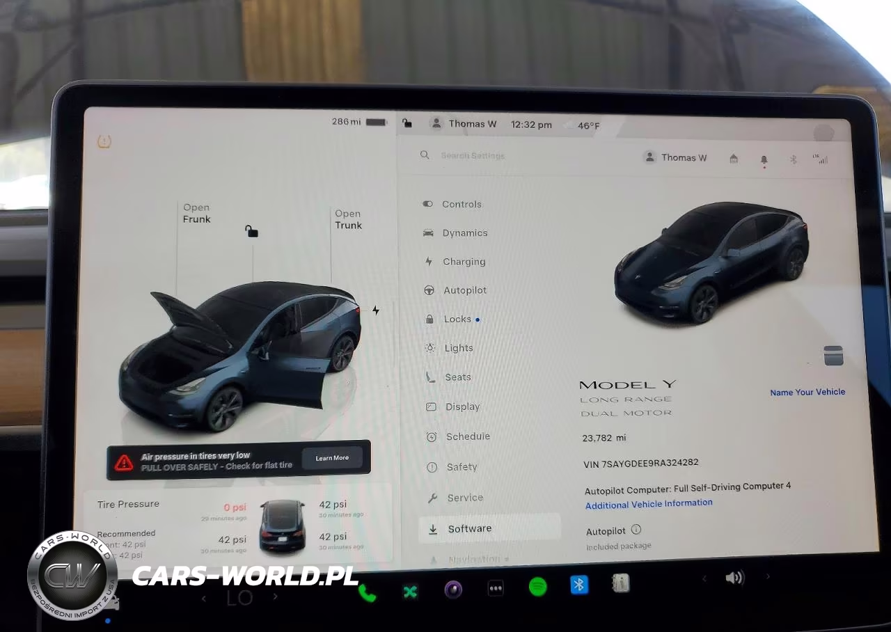 2024 Tesla Model Y VIN:7SAYGDEE9RA324282 - 9